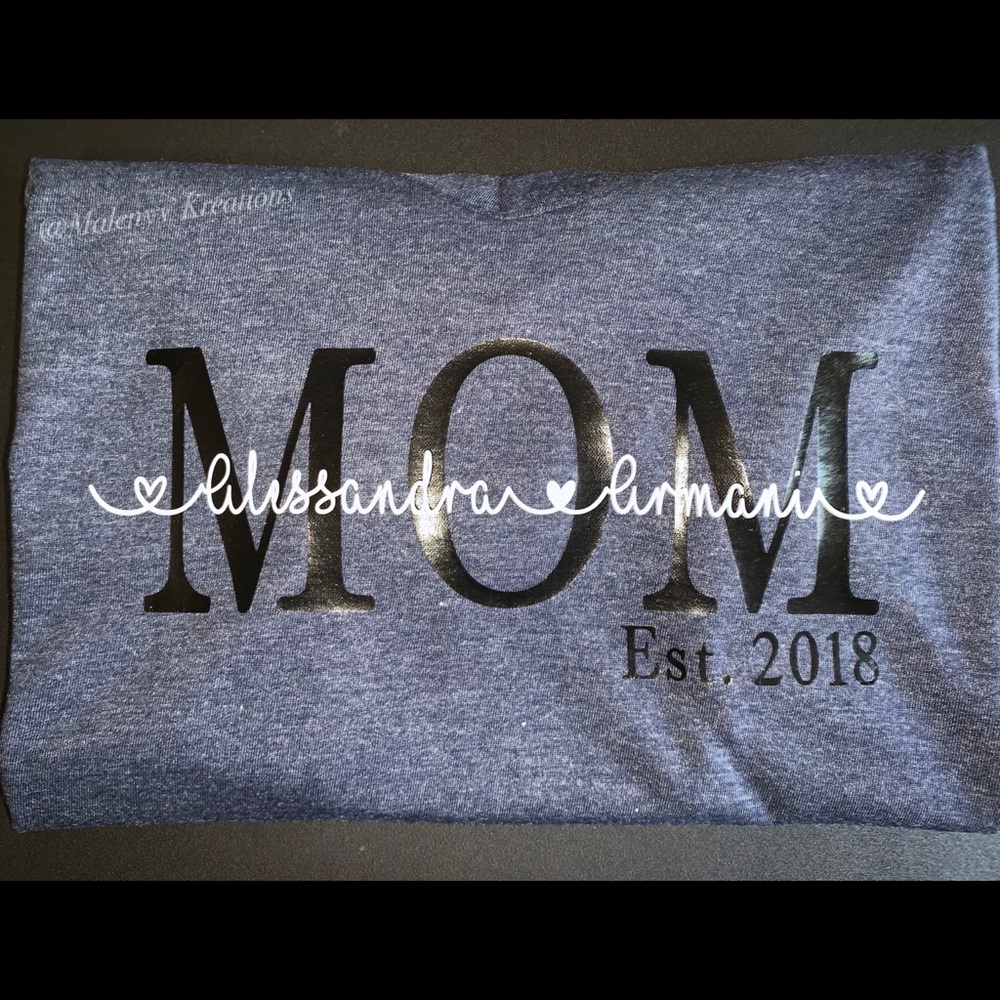 💞WOMEN💞 MOM shirts with kids names & est year.